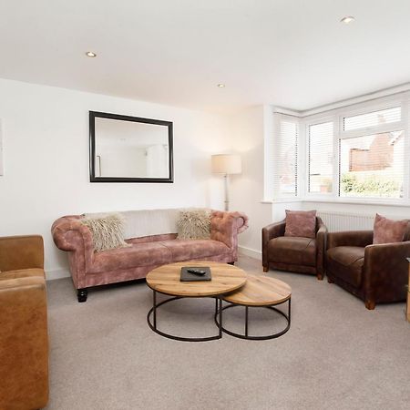 White House Apartments-Free Parking 1 Car Per Apartment York Extérieur photo