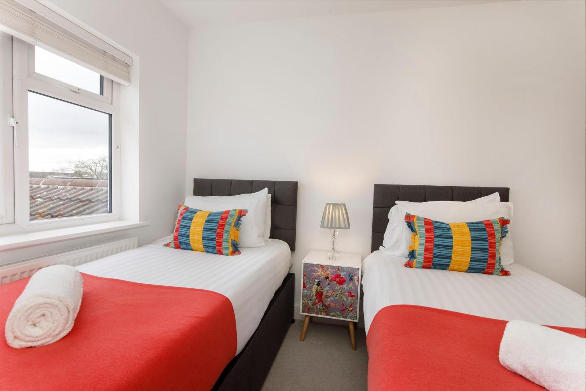 White House Apartments-Free Parking 1 Car Per Apartment York Extérieur photo