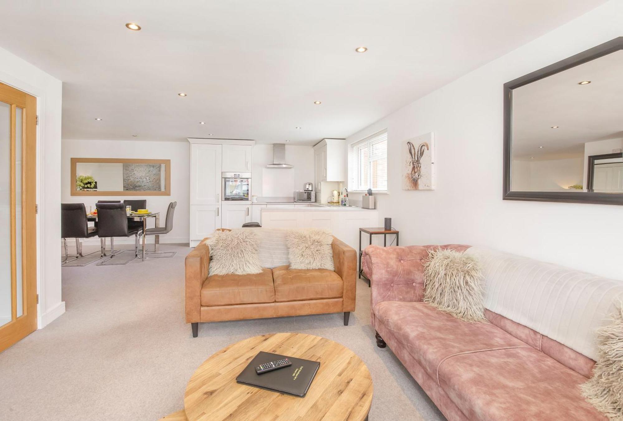 White House Apartments-Free Parking 1 Car Per Apartment York Extérieur photo