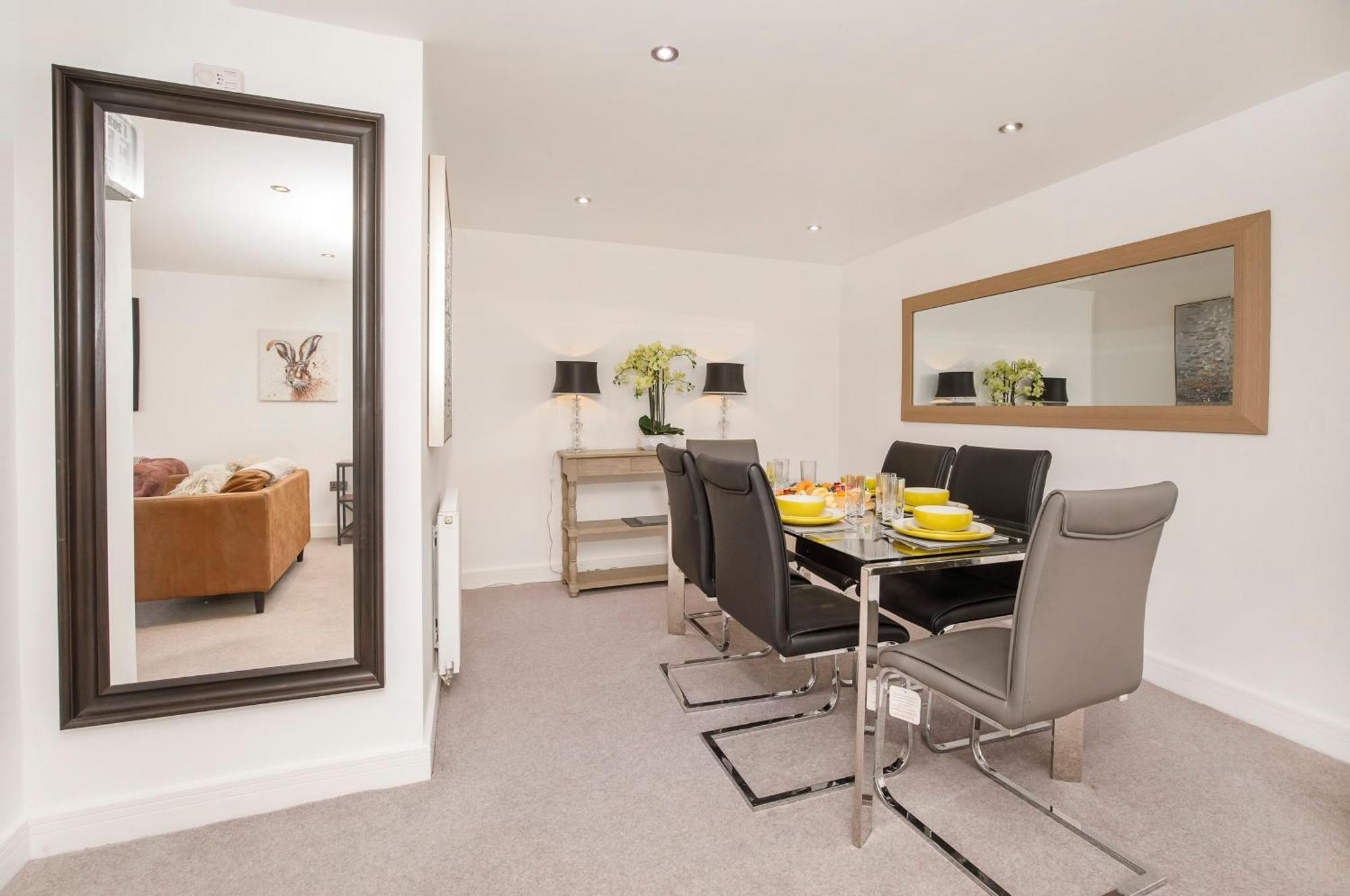 White House Apartments-Free Parking 1 Car Per Apartment York Extérieur photo