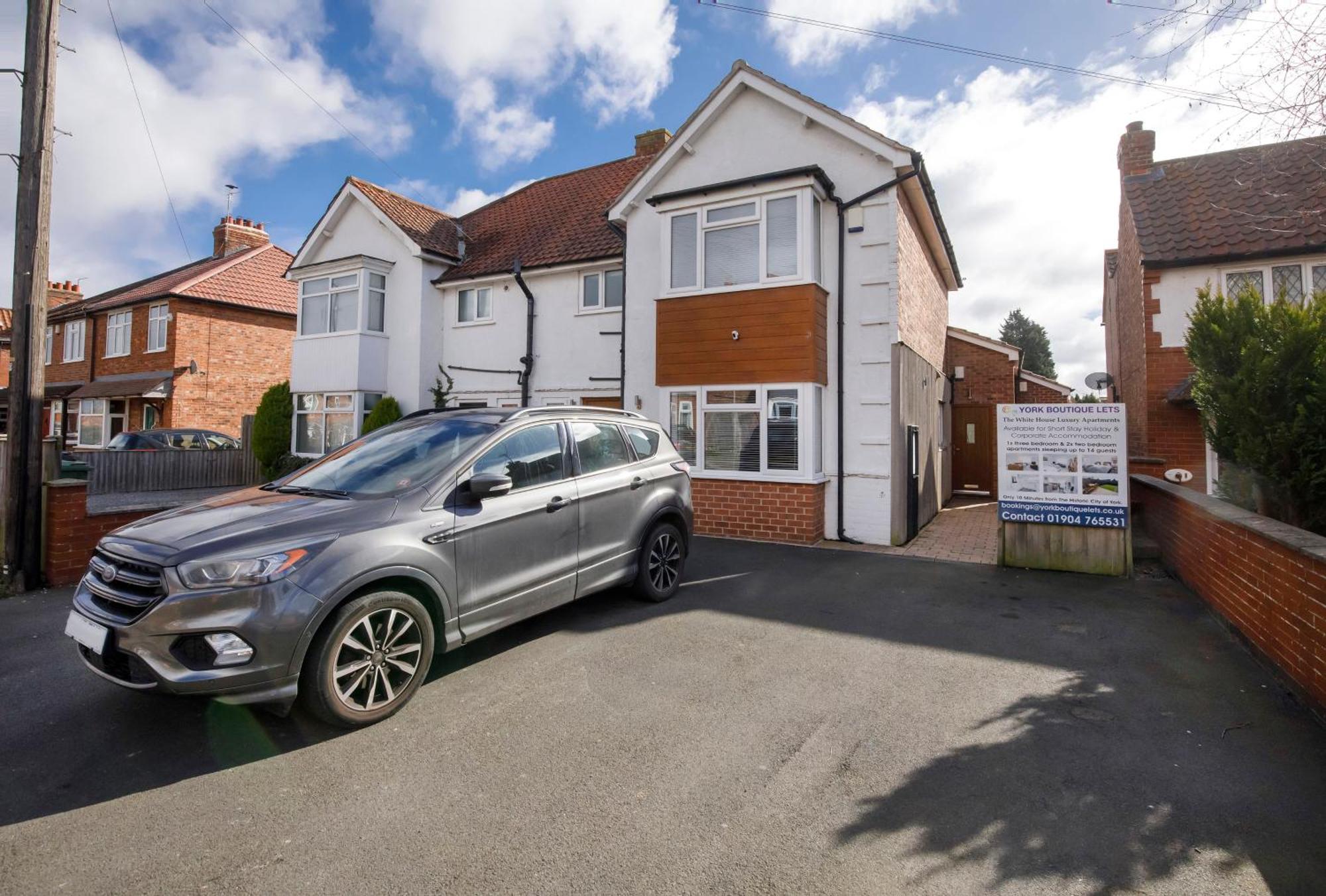 White House Apartments-Free Parking 1 Car Per Apartment York Extérieur photo