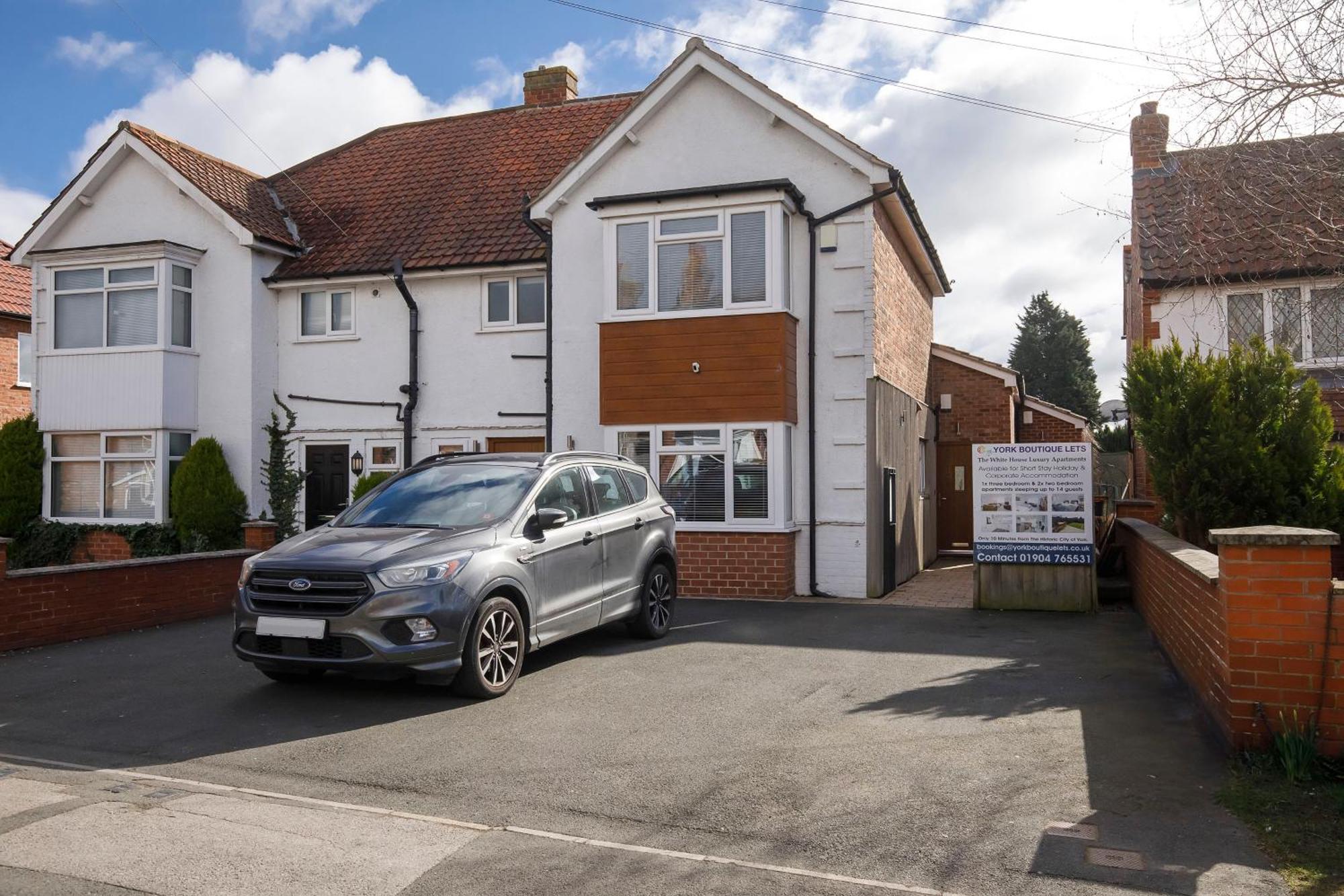 White House Apartments-Free Parking 1 Car Per Apartment York Extérieur photo