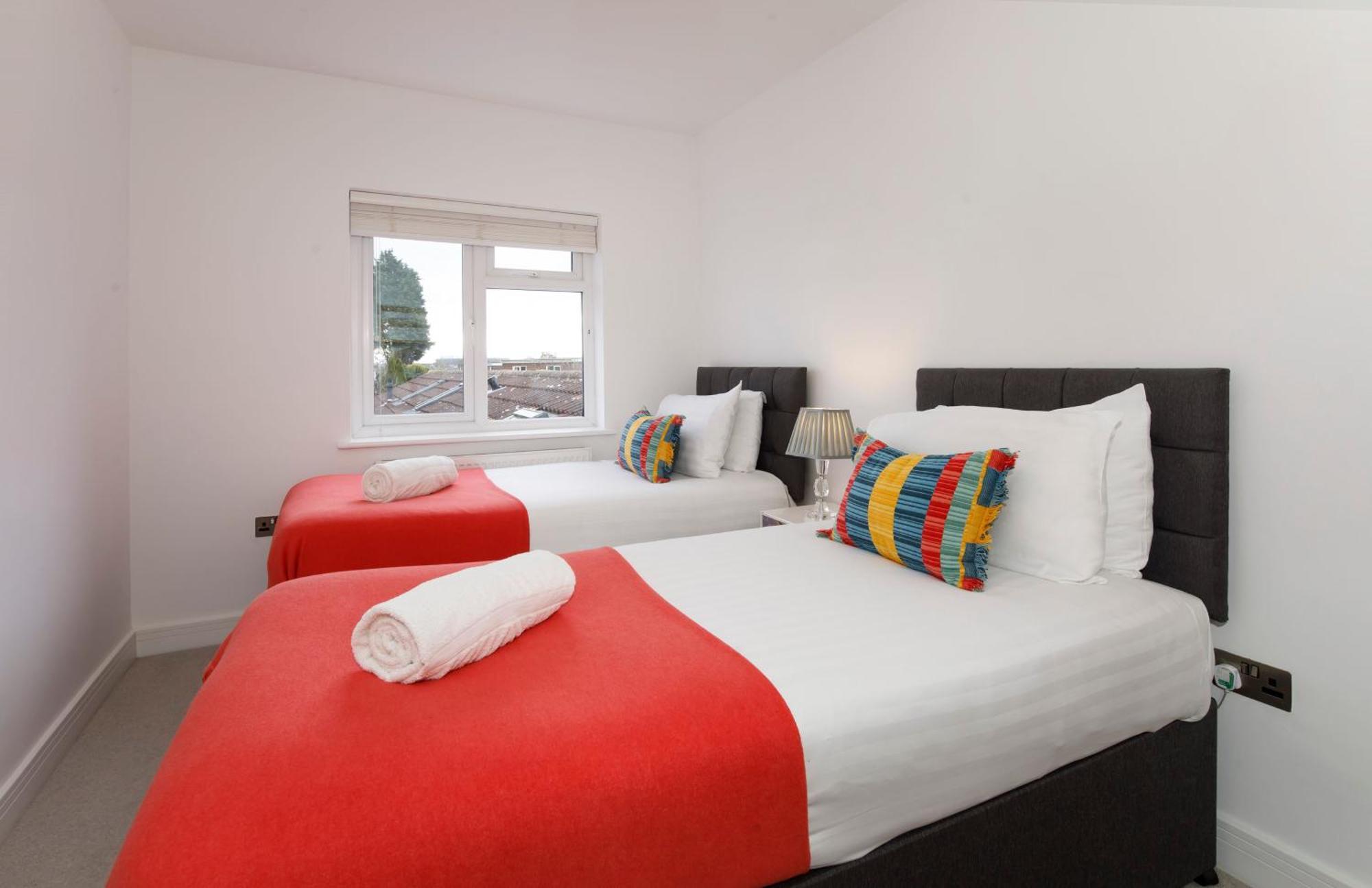 White House Apartments-Free Parking 1 Car Per Apartment York Extérieur photo