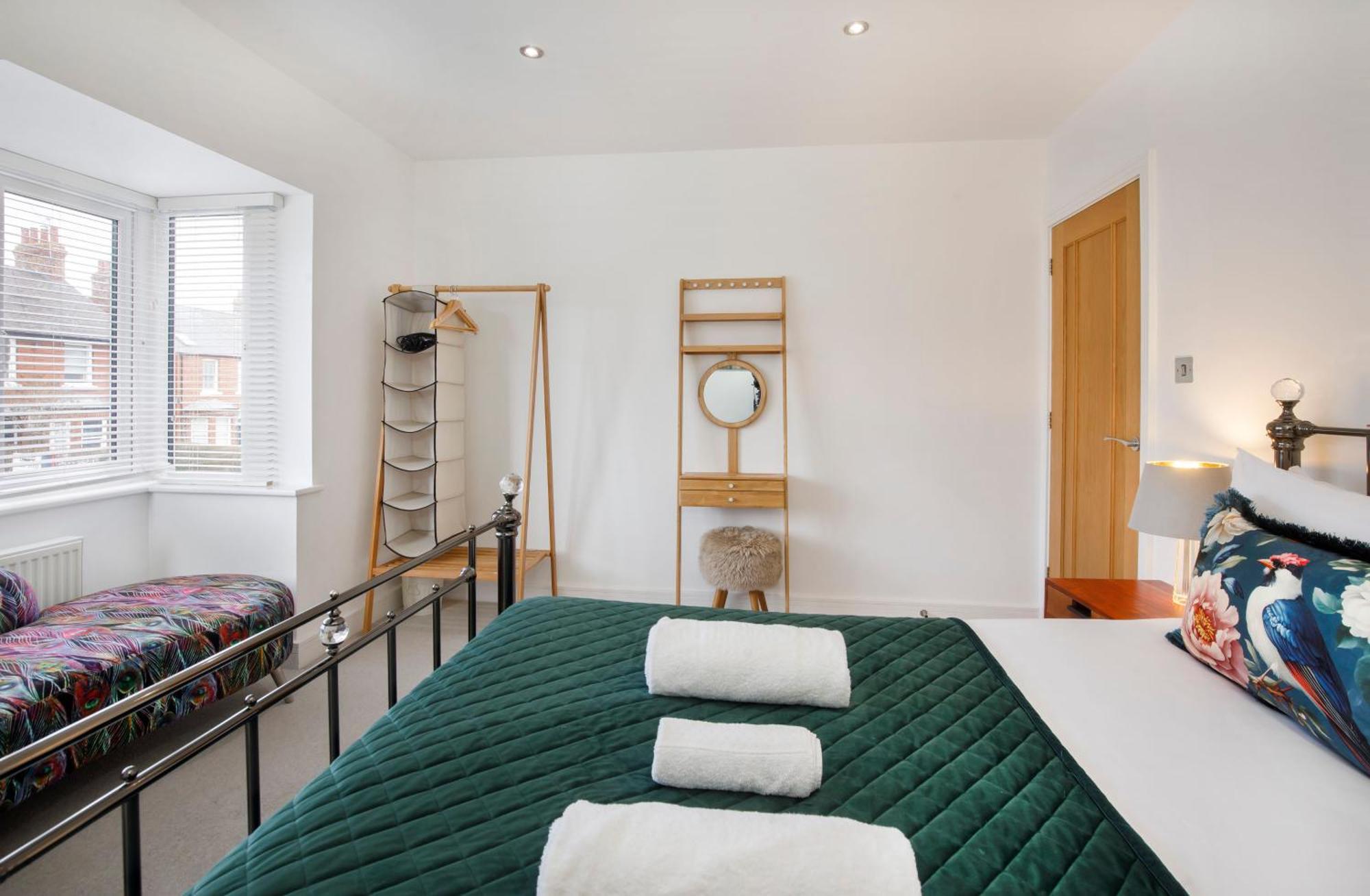 White House Apartments-Free Parking 1 Car Per Apartment York Extérieur photo