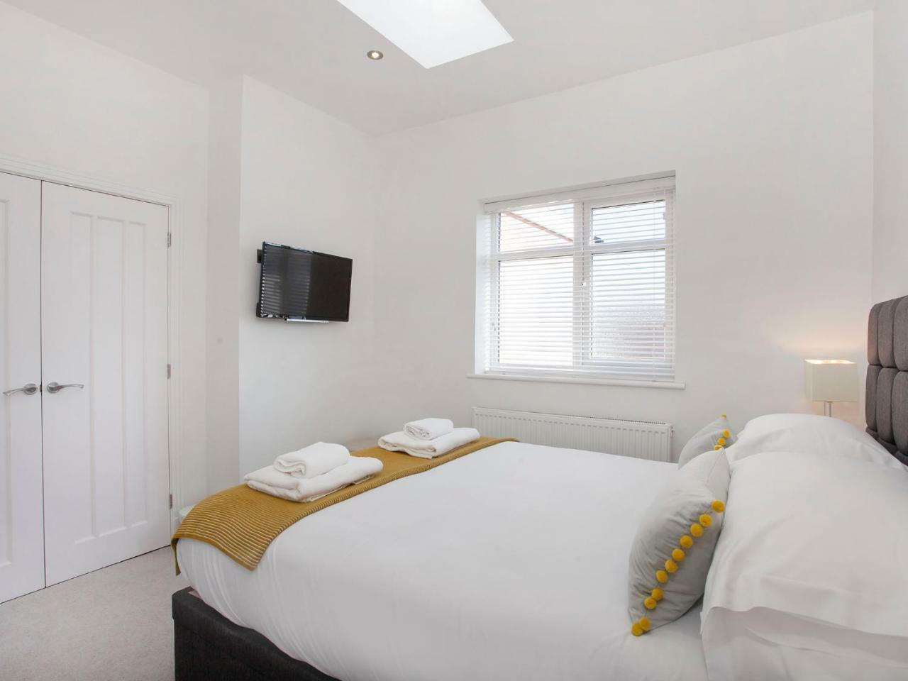White House Apartments-Free Parking 1 Car Per Apartment York Extérieur photo