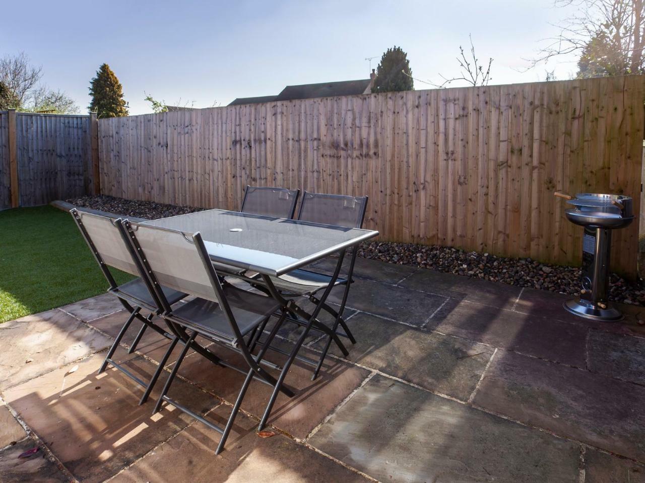 White House Apartments-Free Parking 1 Car Per Apartment York Extérieur photo