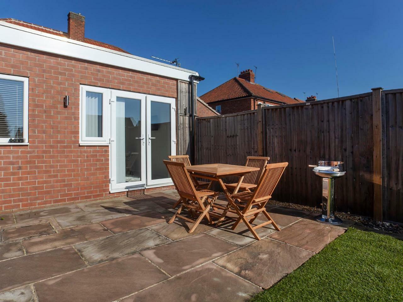 White House Apartments-Free Parking 1 Car Per Apartment York Extérieur photo