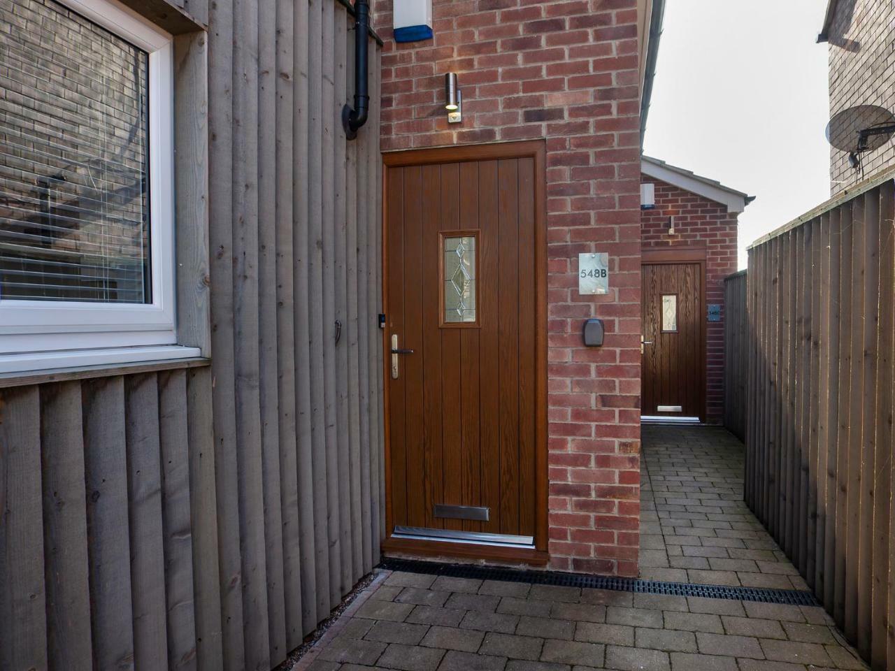 White House Apartments-Free Parking 1 Car Per Apartment York Extérieur photo