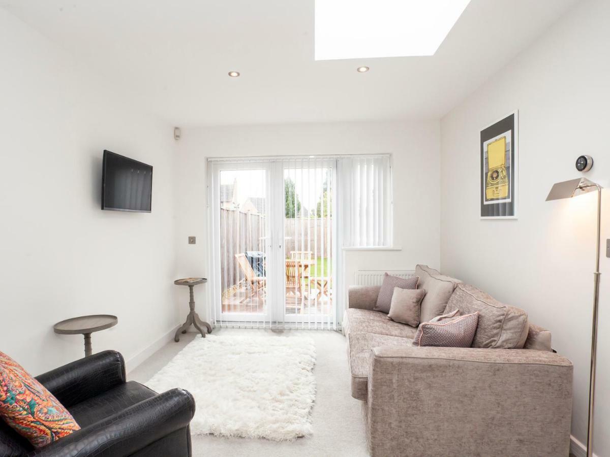 White House Apartments-Free Parking 1 Car Per Apartment York Extérieur photo