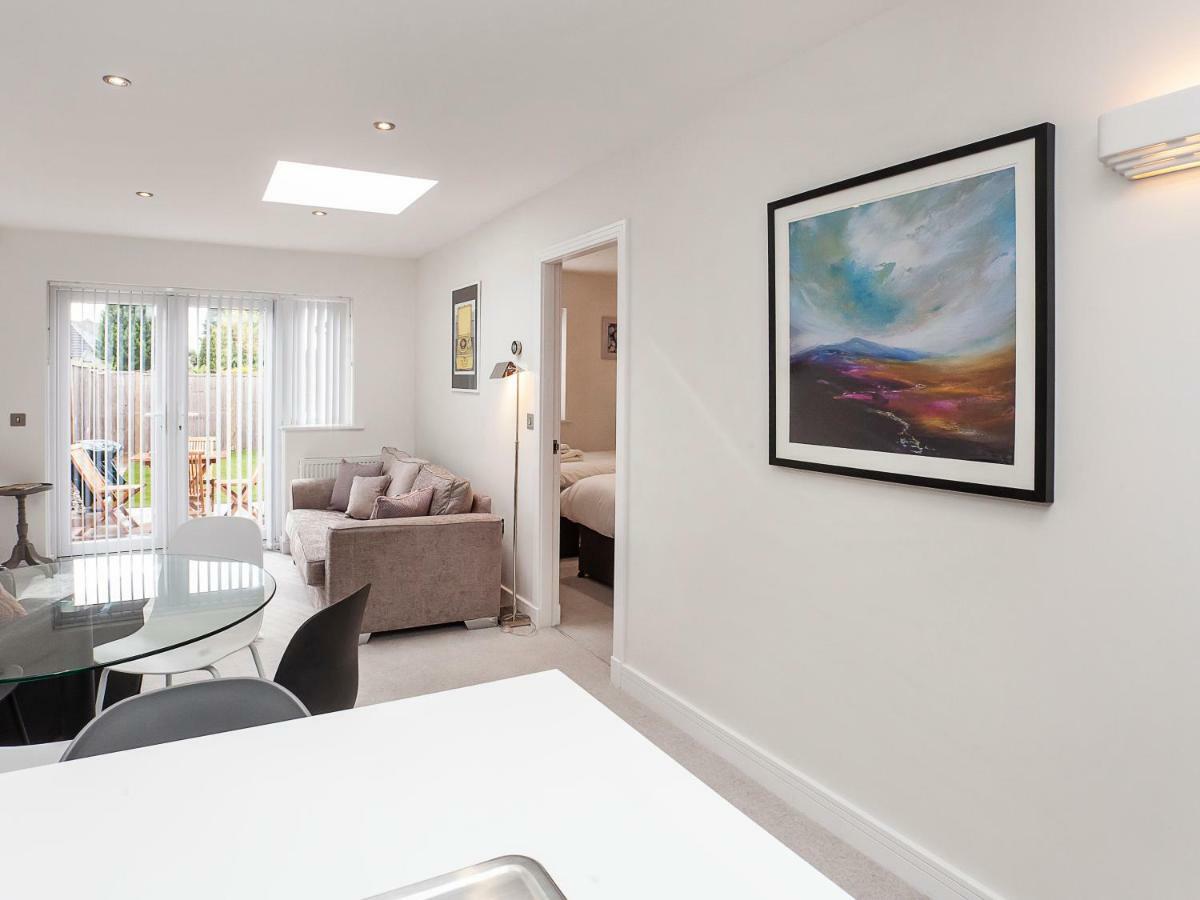 White House Apartments-Free Parking 1 Car Per Apartment York Extérieur photo