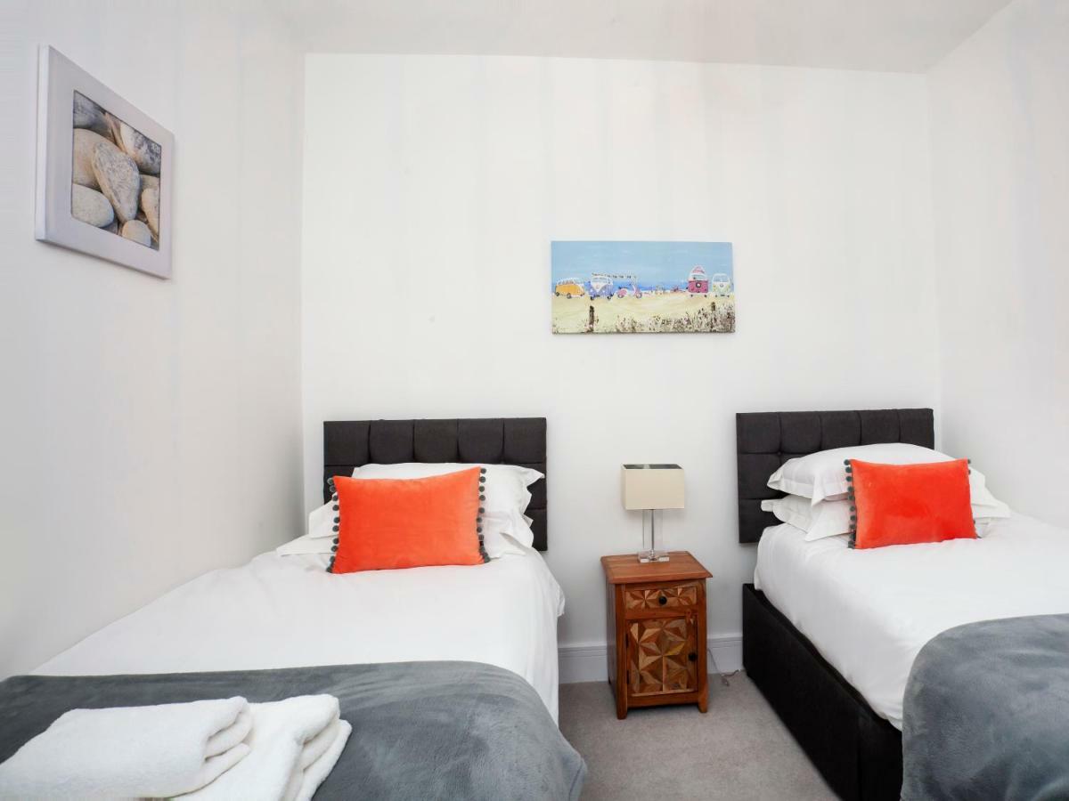 White House Apartments-Free Parking 1 Car Per Apartment York Extérieur photo
